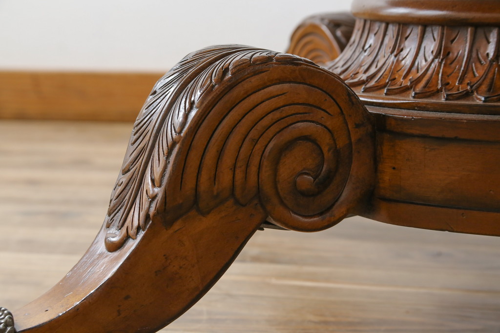 中古　特大!!　アメリカ最高級家具　Century Furniture(センチュリー・ファニチャー)　ノーフォーク(NORFOLK)　クラシカルで重厚な佇まいが魅力のラウンドペデスタルダイニングテーブル(丸テーブル、円卓、6人掛け、6P、4人掛け、4P、食卓)(定価推定約150万円前後)(R-079268)