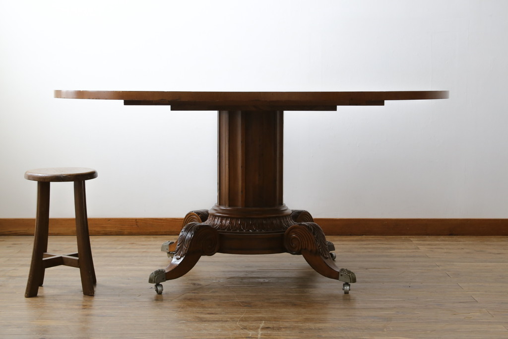 中古　特大!!　アメリカ最高級家具　Century Furniture(センチュリー・ファニチャー)　ノーフォーク(NORFOLK)　クラシカルで重厚な佇まいが魅力のラウンドペデスタルダイニングテーブル(丸テーブル、円卓、6人掛け、6P、4人掛け、4P、食卓)(定価推定約150万円前後)(R-079268)