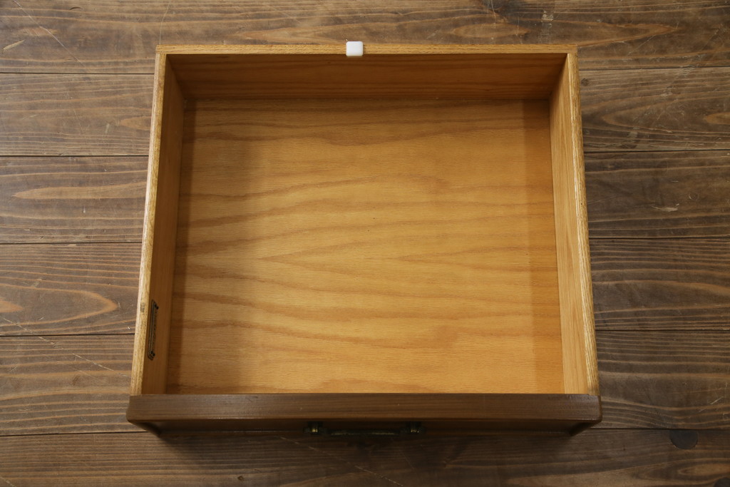 中古　高級品!!　希少モデル　アメリカ　Century Furniture(センチュリー・ファニチャー)　取っ手のデザインが目を引くシノワズリ様式のサイドボード(サイドキャビネット、カウンターテーブル、キッチンカウンター、収納棚)(R-079218)
