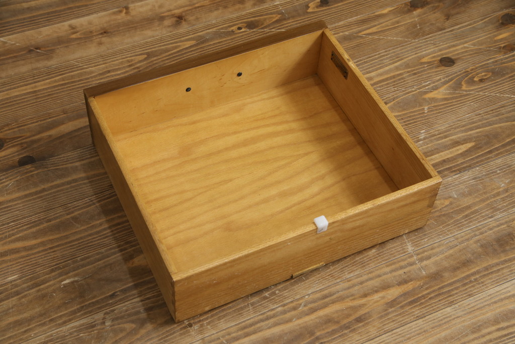 中古　高級品!!　希少モデル　アメリカ　Century Furniture(センチュリー・ファニチャー)　取っ手のデザインが目を引くシノワズリ様式のサイドボード(サイドキャビネット、カウンターテーブル、キッチンカウンター、収納棚)(R-079218)
