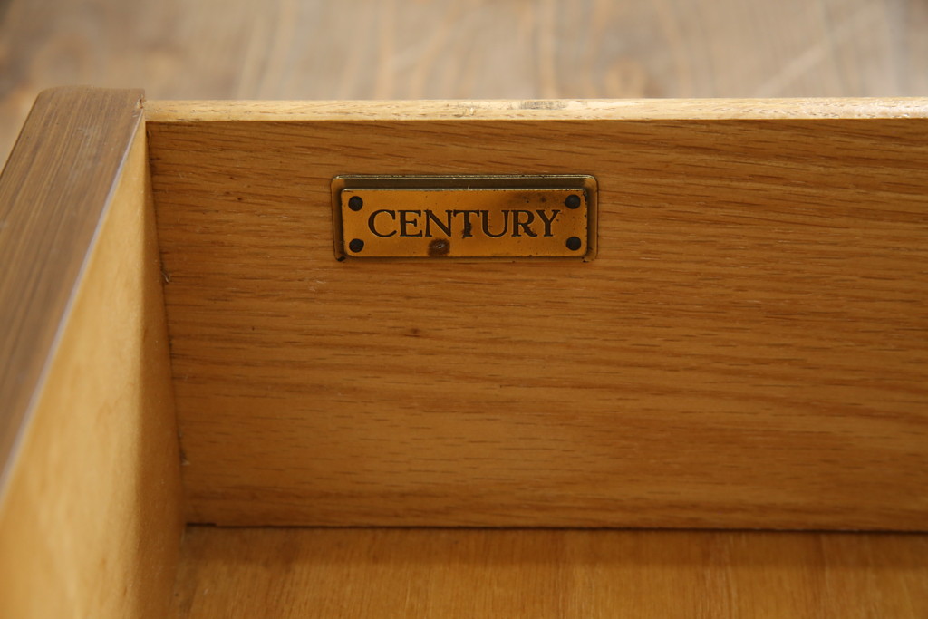中古　高級品!!　希少モデル　アメリカ　Century Furniture(センチュリー・ファニチャー)　取っ手のデザインが目を引くシノワズリ様式のサイドボード(サイドキャビネット、カウンターテーブル、キッチンカウンター、収納棚)(R-079218)