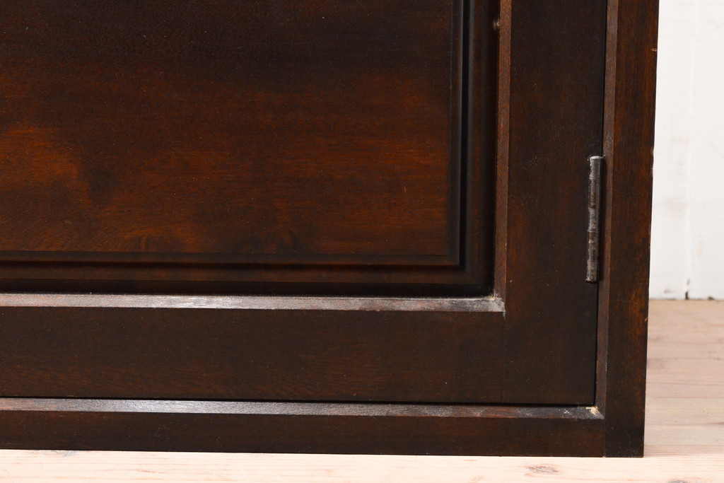 中古　松本民芸家具　脚(台輪)付きリメイク　直線的なデザインがシックな印象の和タンス(収納棚、着物箪笥、戸棚、引き出し、衣装盆)(R-055783)