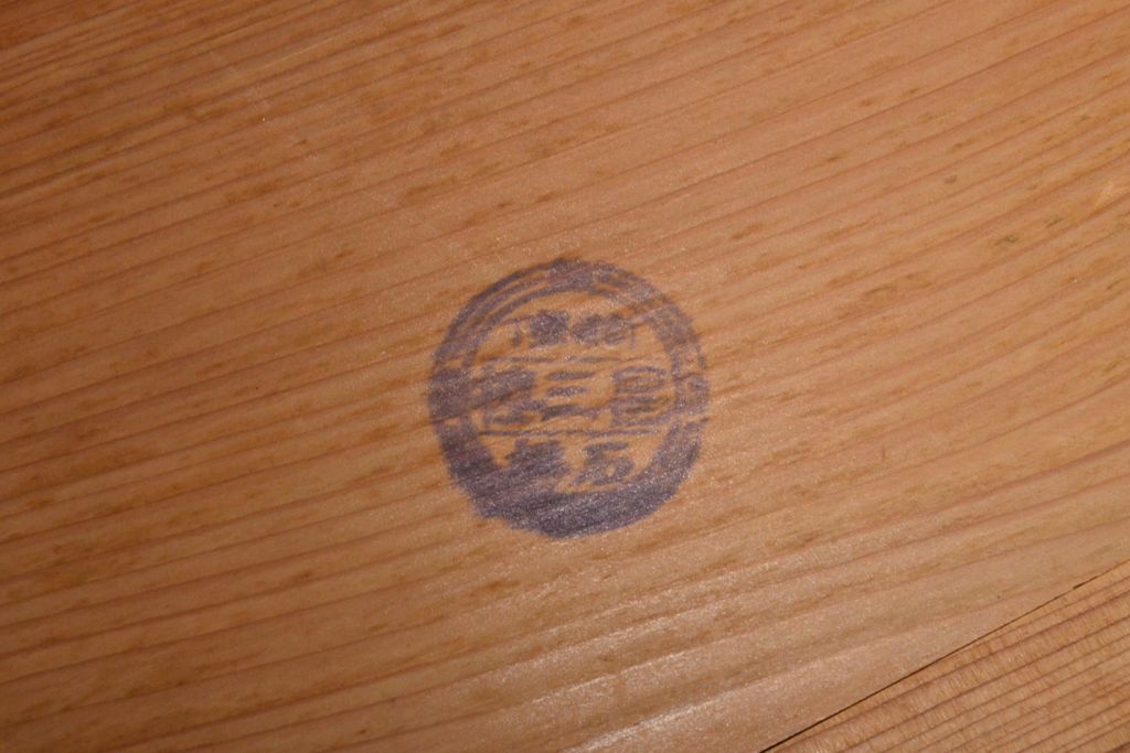 和製アンティーク　前面ケヤキ材(欅)　極上!波杢(玉杢)　波打つような杢目が目を引く時代箪笥ローボード(テレビ台、収納棚、戸棚、引き出し)(R-055824)