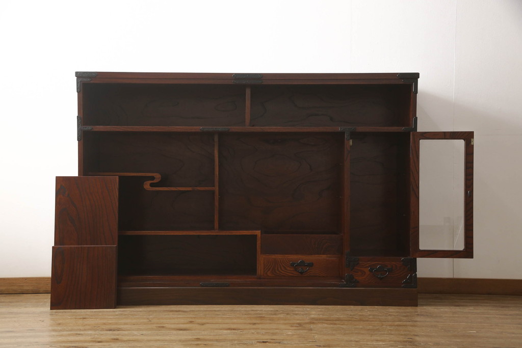 中古 美品 岩谷堂箪笥 販売:欅産業 製造:菊幸 脚(台輪)付き 中古 美品 岩谷堂箪笥 販売:欅産業 製造:菊幸 脚(台輪)付き