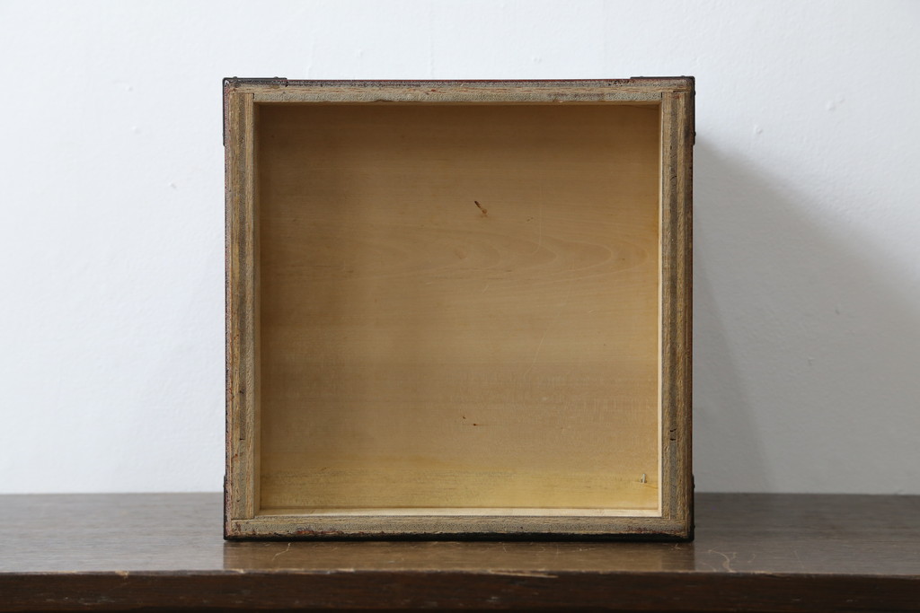 中古　美品　仙台箪笥　渡辺家具店　美しい漆の光沢と存在感のある金具が目を惹く小引き出し(船箪笥、舟箪笥、小箪笥、小物収納)(R-078786)
