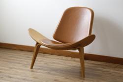 中古　オーク材　本革(レザー)　CARL HANSEN & SON(カール・ハンセン&サン) Hans J Wegner(ハンス・J・ウェグナー)デザイン　CH07　独創的なデザインが目を惹くシェルチェア(イス、椅子、ダイニングチェア、サロンチェア、イージーチェア、北欧)(定価約50万円)(R-075775)です。