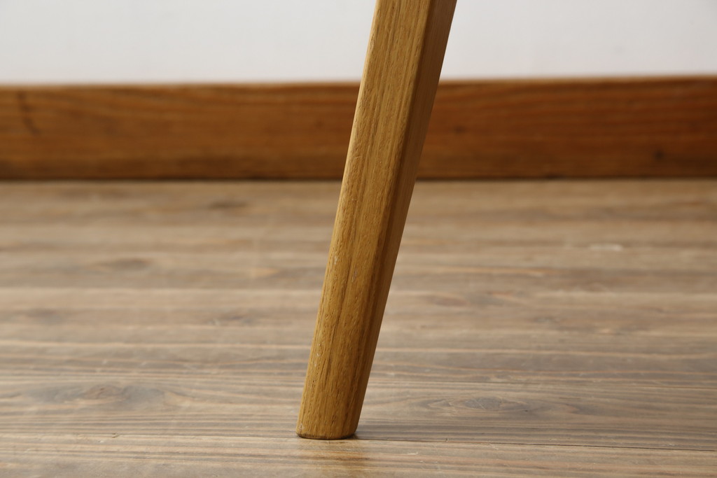 中古　オーク材　本革(レザー)　CARL HANSEN & SON(カール・ハンセン&サン) Hans J Wegner(ハンス・J・ウェグナー)デザイン　CH07　独創的なデザインが目を惹くシェルチェア(イス、椅子、ダイニングチェア、サロンチェア、イージーチェア、北欧)(定価約50万円)(R-075775)です。