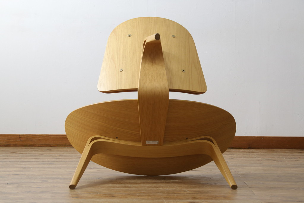 中古　オーク材　本革(レザー)　CARL HANSEN & SON(カール・ハンセン&サン) Hans J Wegner(ハンス・J・ウェグナー)デザイン　CH07　独創的なデザインが目を惹くシェルチェア(イス、椅子、ダイニングチェア、サロンチェア、イージーチェア、北欧)(定価約50万円)(R-075775)です。