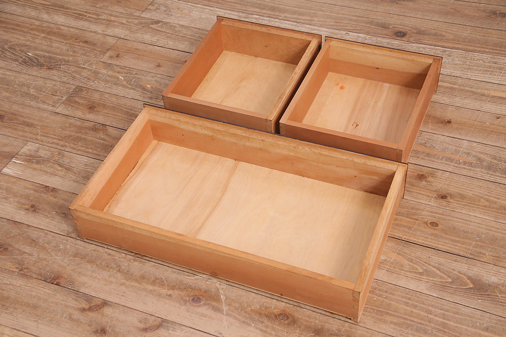 中古　松本民芸家具　シックなデザインが高級感漂うF型食器棚(カップボード、飾り棚、収納棚、戸棚、本箱、ブックケース、キャビネット)(R-047881)