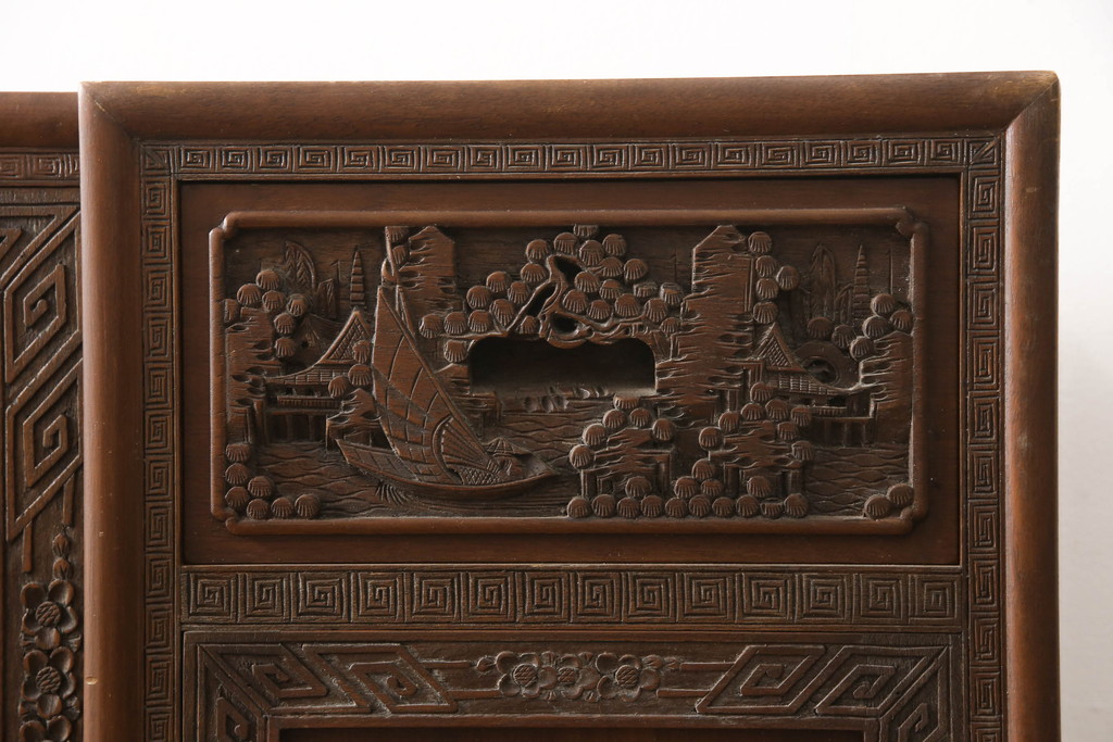 ビンテージ家具　高級品　シノワズリ様式　クルミ材　手彫りの彫刻が細やかで美しいサイドボード(キャビネット、収納棚、戸棚、ヴィンテージ)(R-066275)
