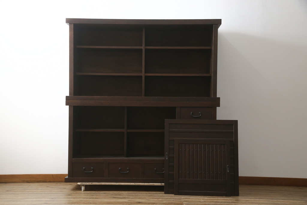 中古　希少な廃番品!!　タモ材　和モダンスタイルのお部屋とも相性抜群のシックな二段重ね水屋箪笥(収納棚、戸棚、食器棚、カップボード、キャビネット)(R-079215)