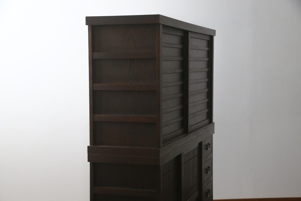 中古　希少な廃番品!!　タモ材　和モダンスタイルのお部屋とも相性抜群のシックな二段重ね水屋箪笥(収納棚、戸棚、食器棚、カップボード、キャビネット)(R-079215)