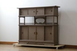 中古　美品　高級工芸家具　杉材　浮造り仕上げ　在銘入り　奥田勘六　流れるような美しい杢目が目を惹く茶棚(茶箪笥、飾り棚、収納棚、戸棚、引き出し)(R-079721)