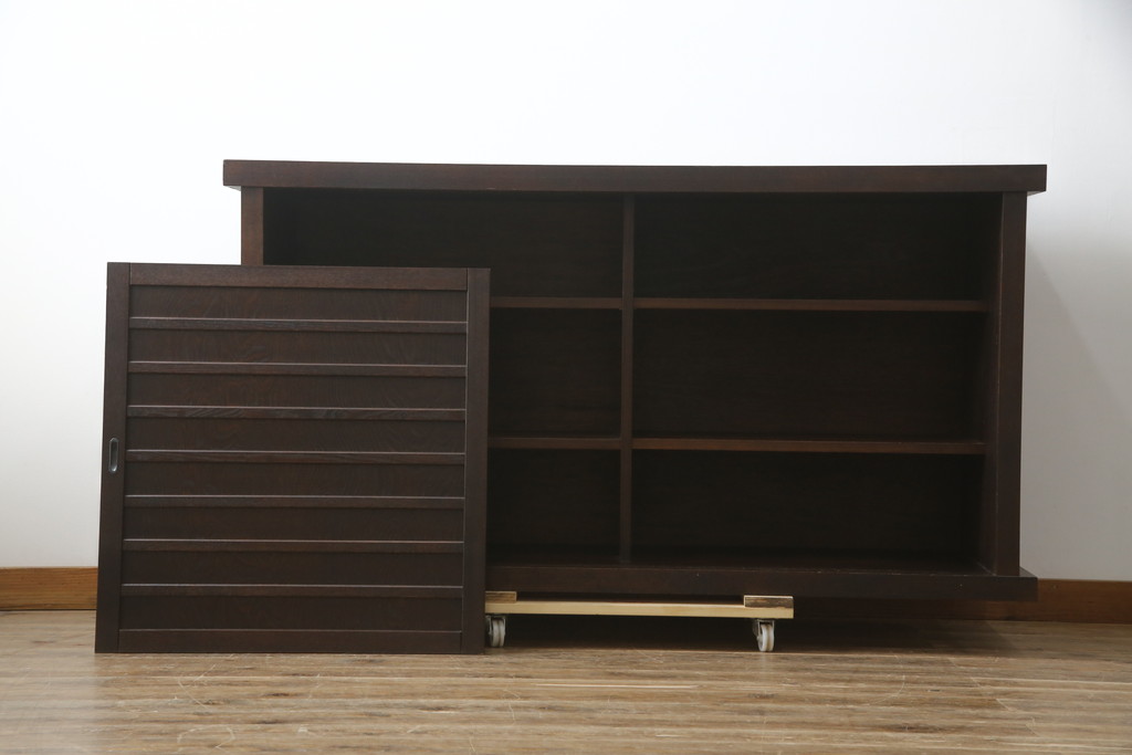 中古　希少な廃番品!!　タモ材　和モダンスタイルのお部屋とも相性抜群のシックな水屋箪笥サイドキャビネット(収納棚、戸棚、食器棚、カップボード、サイドボード)(R-079216)