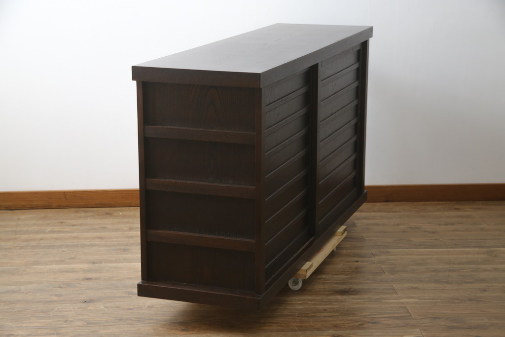 中古　希少な廃番品!!　タモ材　和モダンスタイルのお部屋とも相性抜群のシックな水屋箪笥サイドキャビネット(収納棚、戸棚、食器棚、カップボード、サイドボード)(R-079216)