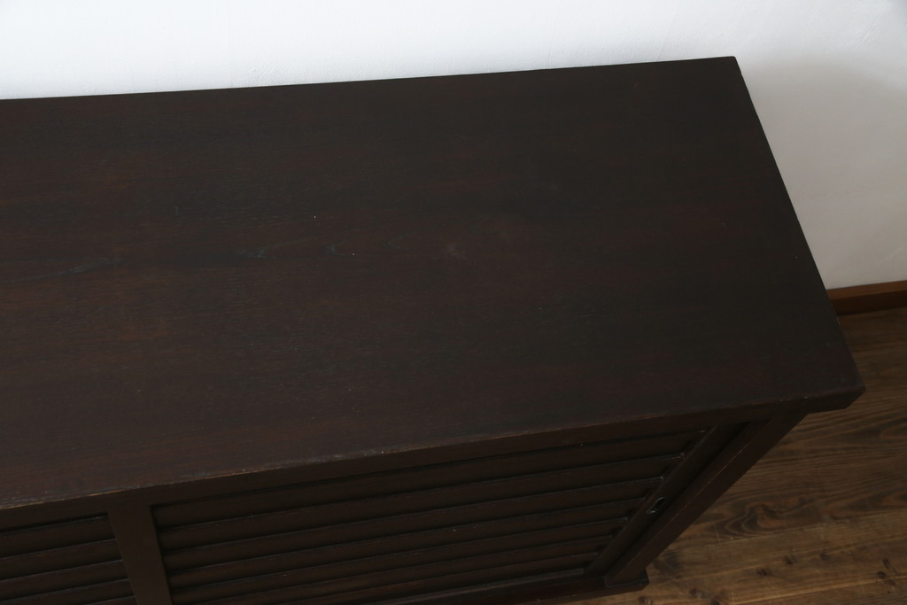 中古　希少な廃番品!!　タモ材　和モダンスタイルのお部屋とも相性抜群のシックな水屋箪笥サイドキャビネット(収納棚、戸棚、食器棚、カップボード、サイドボード)(R-079216)