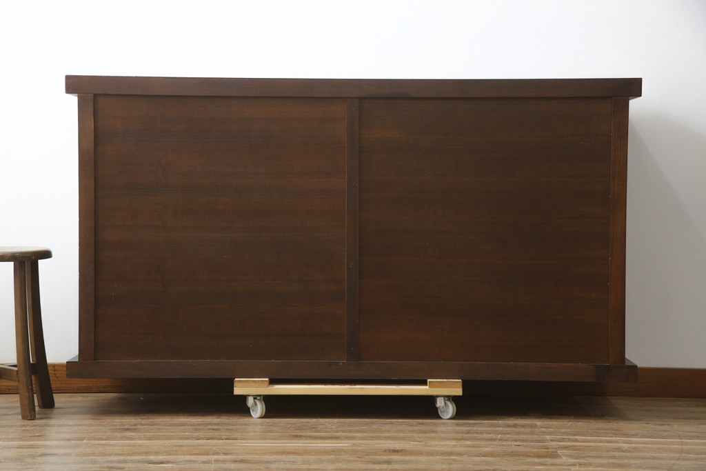 中古　希少な廃番品!!　タモ材　和モダンスタイルのお部屋とも相性抜群のシックな水屋箪笥サイドキャビネット(収納棚、戸棚、食器棚、カップボード、サイドボード)(R-079216)
