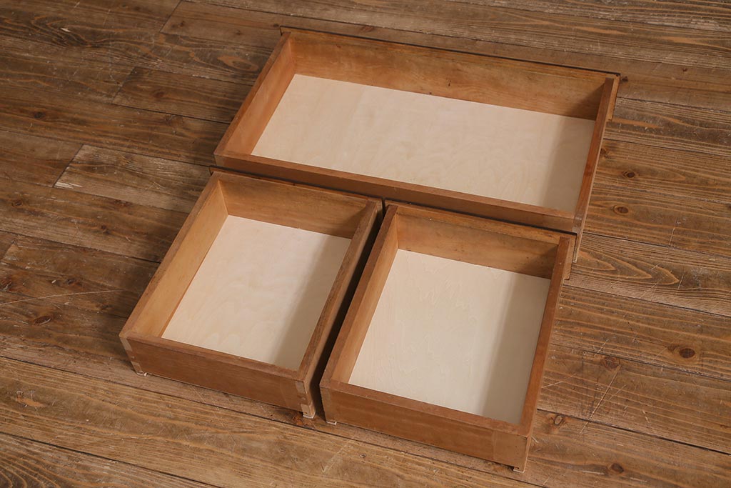 ヴィンテージ家具　松本民芸家具　F型　シックなデザインの高級感漂う食器棚(カップボード、飾り棚、収納棚、本箱、ビンテージ、サイドボード、サイドキャビネット)(R-039957)