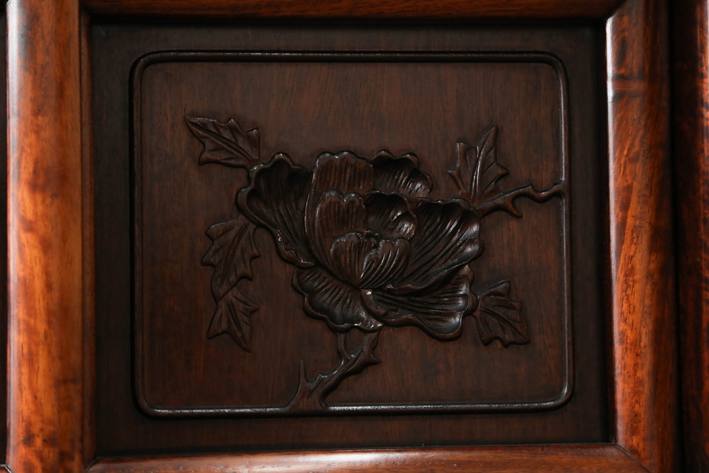 中古　美品　花梨(カリン)　アジアンテイストなお部屋づくりにもオススメの飾り棚(茶棚、戸棚、収納棚)(R-055815)
