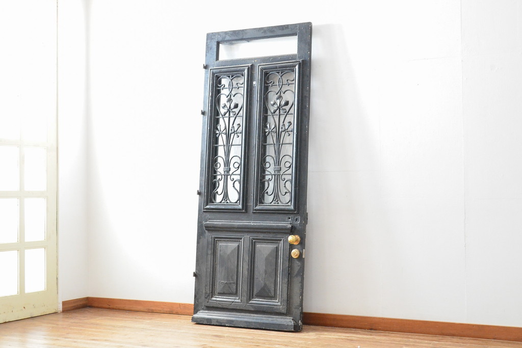アンティーク建具　フランスアンティーク　お洒落なアクセントになるロートアイアンフェンス入りのドア1枚(扉、木製ドア、玄関ドア、建具)(R-059205)