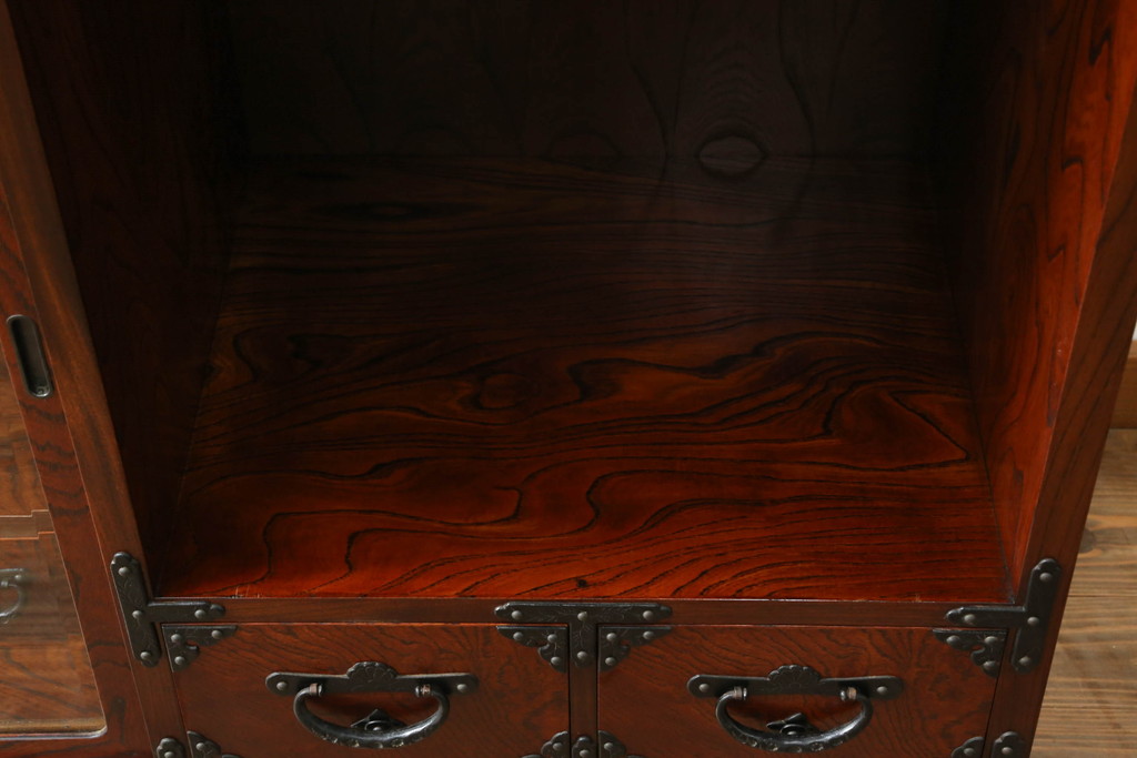 中古　岩谷堂箪笥　和モダンな空間づくりにおすすめのサイドボード(収納棚、戸棚、飾り棚、茶箪笥、サイドキャビネット)(R-072668)