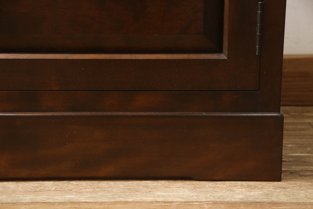 中古　美品　松本民芸家具　落ち着きのある洗練された佇まいが魅力の食器棚(カップボード、収納棚、戸棚、飾り棚、キャビネット、ブックケース、本箱)(R-065246)