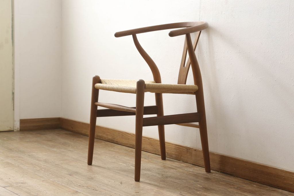 中古　北欧家具　デンマーク　老舗家具メーカーCARL HANSEN & SON(カール・ハンセン&サン)の洗練されたデザインが目を惹くワイチェア(Yチェア、イス、椅子、ダイニングチェア、アームチェア)(R-059775)