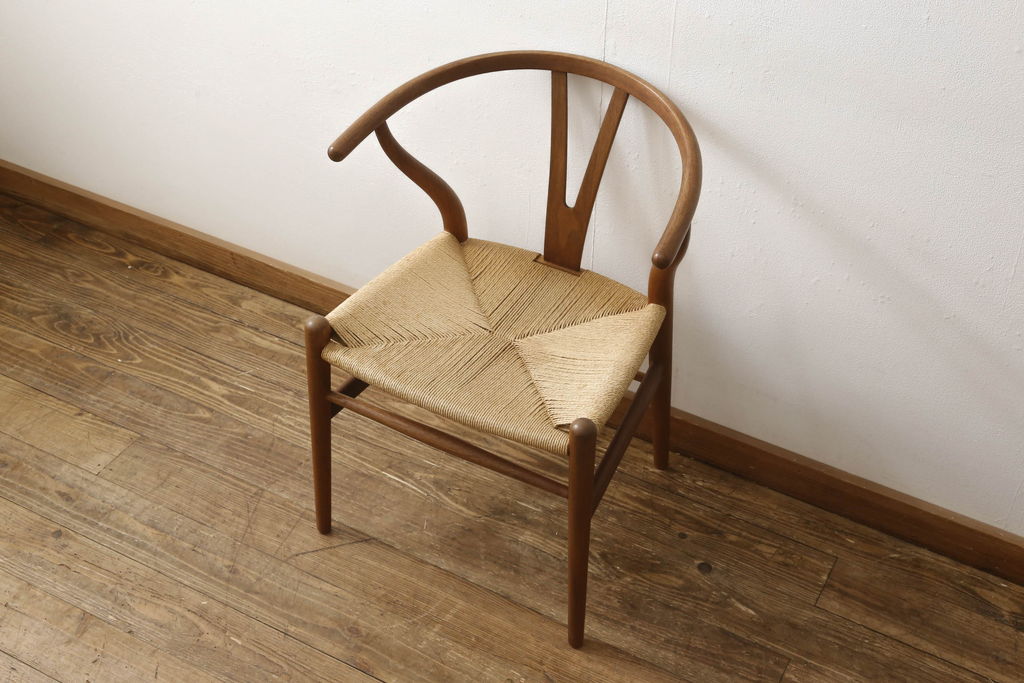 中古　北欧家具　デンマーク　老舗家具メーカーCARL HANSEN & SON(カール・ハンセン&サン)の洗練されたデザインが目を惹くワイチェア(Yチェア、イス、椅子、ダイニングチェア、アームチェア)(R-059775)