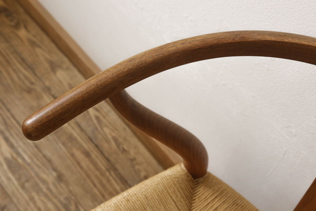 中古　北欧家具　デンマーク　老舗家具メーカーCARL HANSEN & SON(カール・ハンセン&サン)の洗練されたデザインが目を惹くワイチェア(Yチェア、イス、椅子、ダイニングチェア、アームチェア)(R-059775)