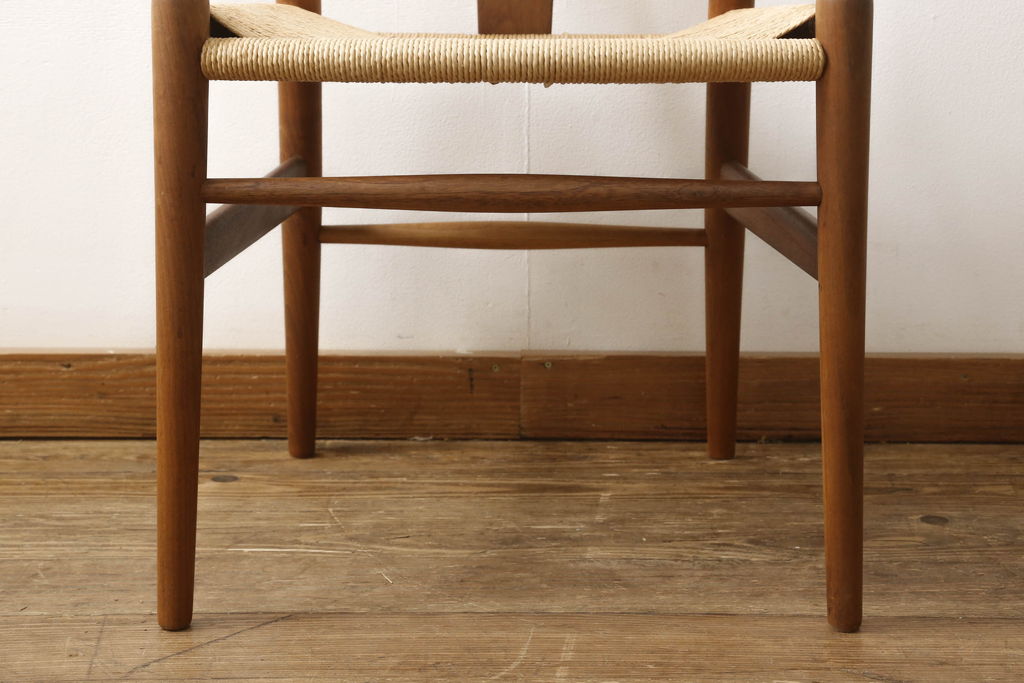 中古　北欧家具　デンマーク　老舗家具メーカーCARL HANSEN & SON(カール・ハンセン&サン)の洗練されたデザインが目を惹くワイチェア(Yチェア、イス、椅子、ダイニングチェア、アームチェア)(R-059775)
