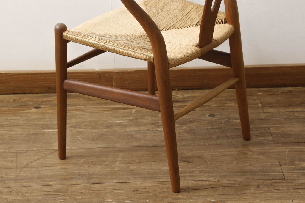中古　北欧家具　デンマーク　老舗家具メーカーCARL HANSEN & SON(カール・ハンセン&サン)の洗練されたデザインが目を惹くワイチェア(Yチェア、イス、椅子、ダイニングチェア、アームチェア)(R-059775)