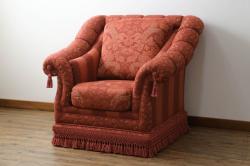 中古　高級輸入家具　ボリューム感のある重厚な佇まいが魅力の1人掛けソファ(一人掛け、アームソファ、椅子、イス)(定価約35万円)(R-066047)