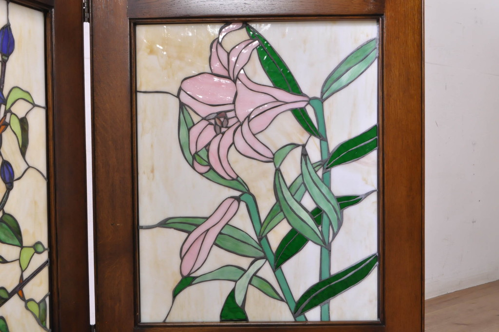 中古　高級品!!　ナラ材フレーム　4種の花のデザインが豪華! 彫刻とステンドグラスが美しいパーテーション(衝立て、衝い立て、つい立て、間仕切り、折りたたみ)(R-072080)