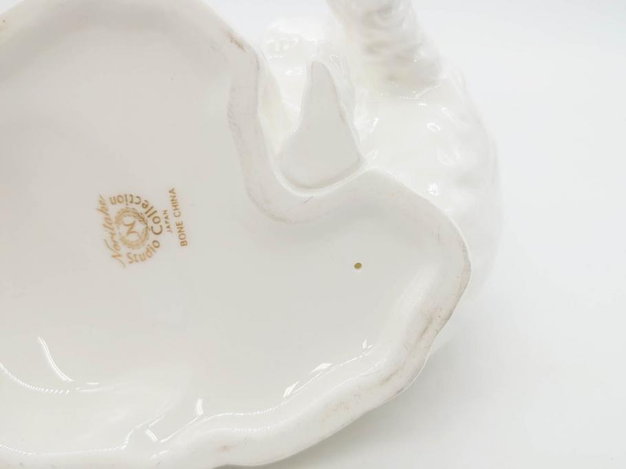 ノリタケ　NORITAKE　スタジオコレクション　狆(チン)　高さ 約10cm　大きな瞳が愛くるしいフィギュリン(犬、Studio Collection、ボーンチャイナ、置物、ディスプレイ、磁器、オブジェ)(R-079733)