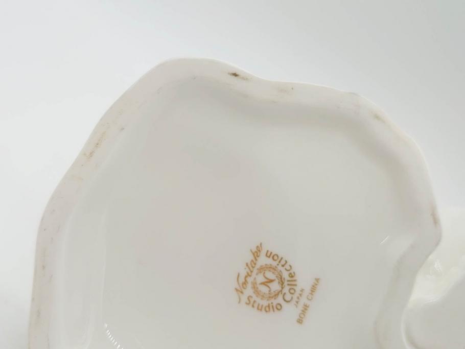 ノリタケ　NORITAKE　スタジオコレクション　狆(チン)　高さ 約10cm　大きな瞳が愛くるしいフィギュリン(犬、Studio Collection、ボーンチャイナ、置物、ディスプレイ、磁器、オブジェ)(R-079733)