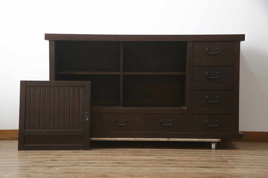 中古　希少な廃番品!!　タモ材　和モダンスタイルのお部屋とも相性抜群のシックな水屋箪笥サイドボード(収納棚、戸棚、食器棚、カップボード、サイドキャビネット)(R-079217)