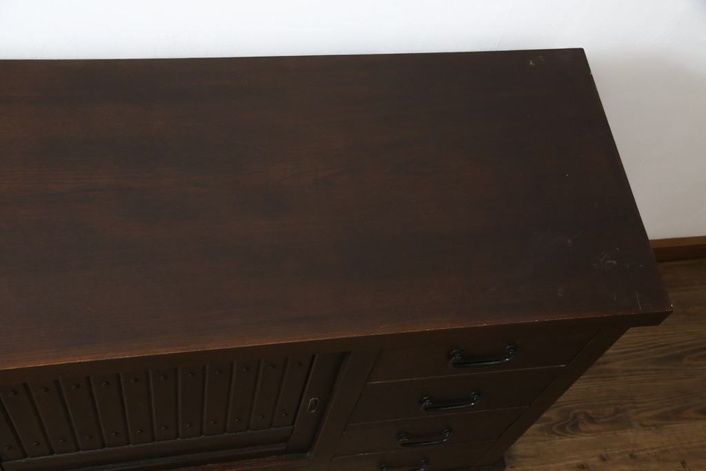 中古　希少な廃番品!!　タモ材　和モダンスタイルのお部屋とも相性抜群のシックな水屋箪笥サイドボード(収納棚、戸棚、食器棚、カップボード、サイドキャビネット)(R-079217)