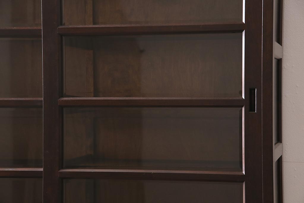 中古　松本民芸家具　引き戸が和の雰囲気を漂わせるK-3型食器棚(戸棚、収納棚、キャビネット)(定価約63万7千円)(R-045506)