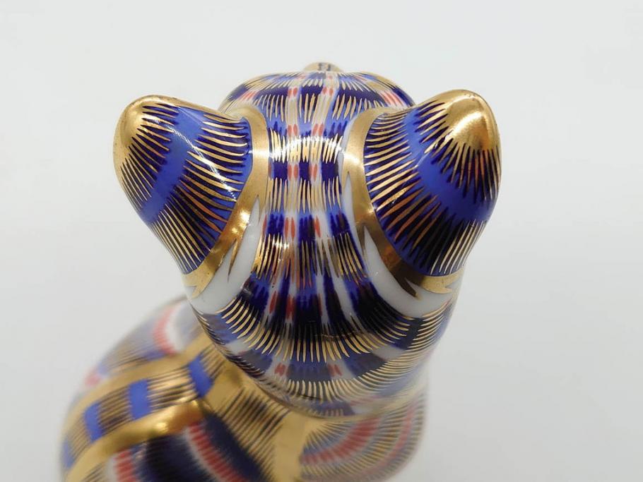 イギリス　ROYAL CROWN DERBY(ロイヤルクラウンダービー)　ペーパーウェイト　猫　うさぎ　繊細で華やかな色彩に心ときめくフィギュリン2点セット(ねこ、ネコ、兎、ウサギ、金彩、置物、磁器、ボーンチャイナ、オブジェ、ディスプレイ、英国)(R-079734)
