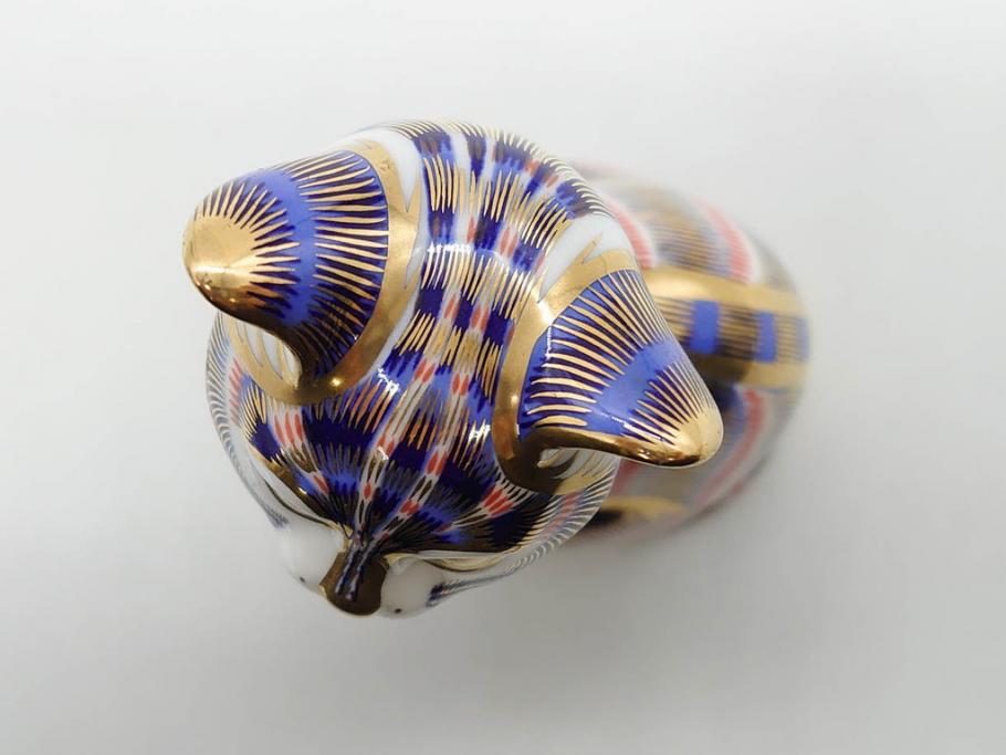 イギリス　ROYAL CROWN DERBY(ロイヤルクラウンダービー)　ペーパーウェイト　猫　うさぎ　繊細で華やかな色彩に心ときめくフィギュリン2点セット(ねこ、ネコ、兎、ウサギ、金彩、置物、磁器、ボーンチャイナ、オブジェ、ディスプレイ、英国)(R-079734)