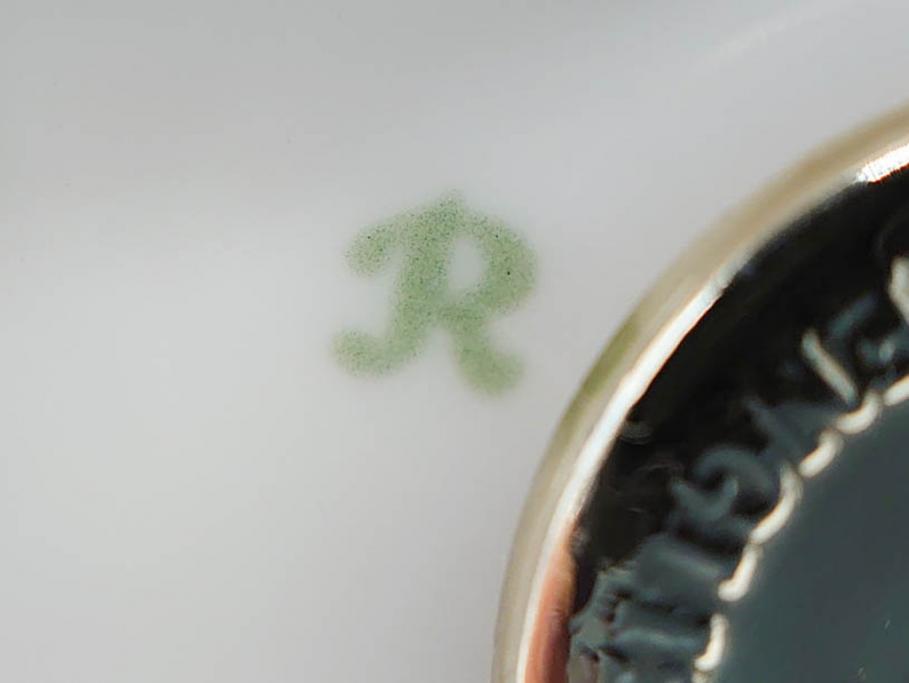 イギリス　ROYAL CROWN DERBY(ロイヤルクラウンダービー)　ペーパーウェイト　猫　うさぎ　繊細で華やかな色彩に心ときめくフィギュリン2点セット(ねこ、ネコ、兎、ウサギ、金彩、置物、磁器、ボーンチャイナ、オブジェ、ディスプレイ、英国)(R-079734)