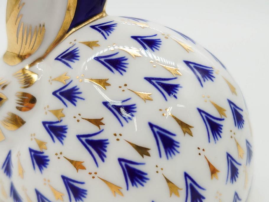 イギリス　ROYAL CROWN DERBY(ロイヤルクラウンダービー)　ペーパーウェイト　猫　うさぎ　繊細で華やかな色彩に心ときめくフィギュリン2点セット(ねこ、ネコ、兎、ウサギ、金彩、置物、磁器、ボーンチャイナ、オブジェ、ディスプレイ、英国)(R-079734)