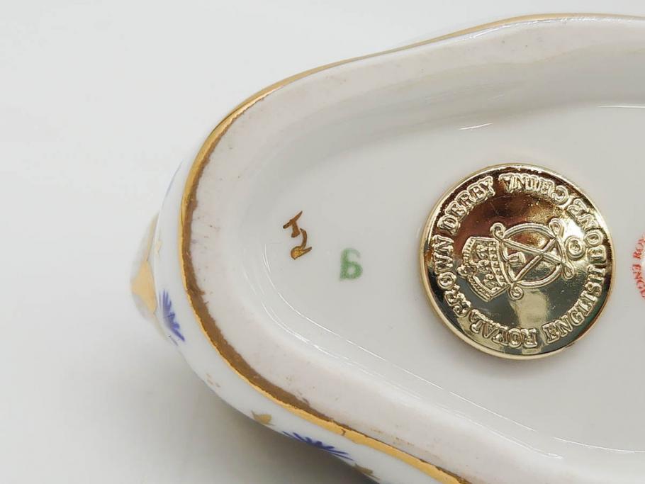 イギリス　ROYAL CROWN DERBY(ロイヤルクラウンダービー)　ペーパーウェイト　猫　うさぎ　繊細で華やかな色彩に心ときめくフィギュリン2点セット(ねこ、ネコ、兎、ウサギ、金彩、置物、磁器、ボーンチャイナ、オブジェ、ディスプレイ、英国)(R-079734)
