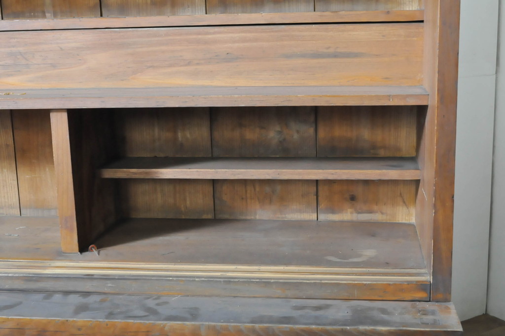 和製アンティーク　古い病院で使われていた味わい深い二段重ね戸棚(収納棚、キャビネット、本箱、書棚、陳列棚、店舗什器)(R-065789)