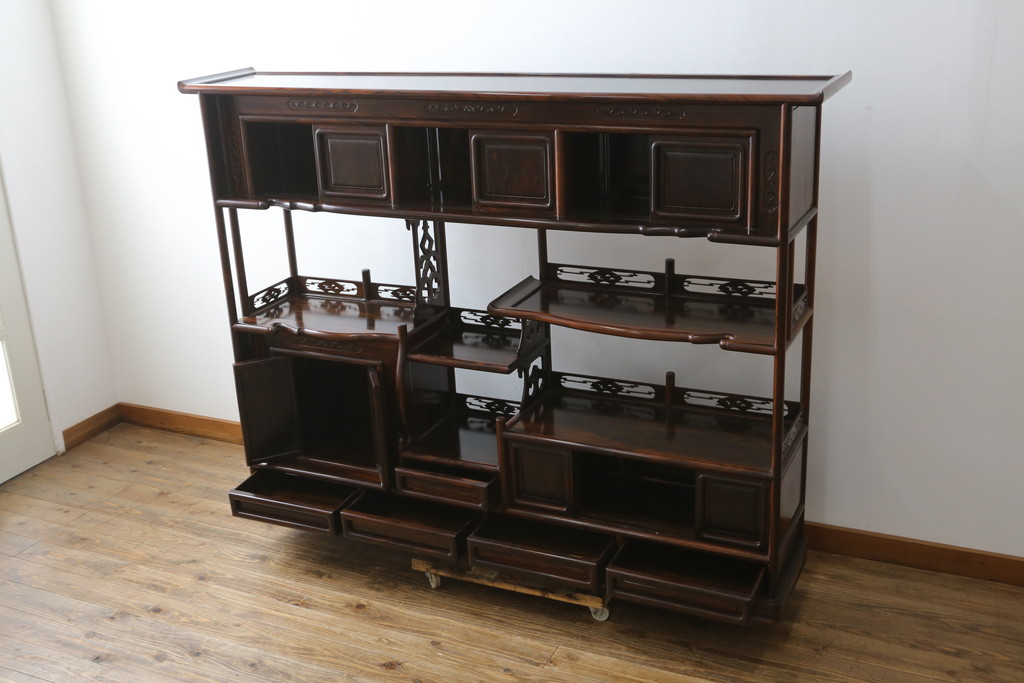 和製ビンテージ　美品!!　高級品　希少な大型サイズ　六尺　シャム柿(ジリコテ)材　上品な佇まいで和の雰囲気を引き立てる飾り棚(茶棚、収納棚、戸棚、違い棚、ヴィンテージ)(R-079666)