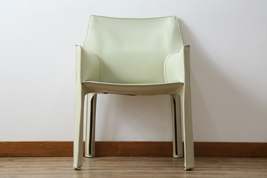 中古　Cassina(カッシーナ)　413　CAB(キャブ)　MARIO BELLINI(マリオベリーニ)　本革(レザー)　シンプルモダンな空間づくりに活躍するアームチェア(ダイニングチェア、椅子、イス)(定価約38万5千円)(R-073553)
