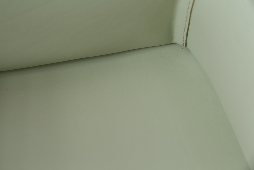 中古　Cassina(カッシーナ)　413　CAB(キャブ)　MARIO BELLINI(マリオベリーニ)　本革(レザー)　シンプルモダンな空間づくりに活躍するアームチェア(ダイニングチェア、椅子、イス)(定価約38万5千円)(R-073553)