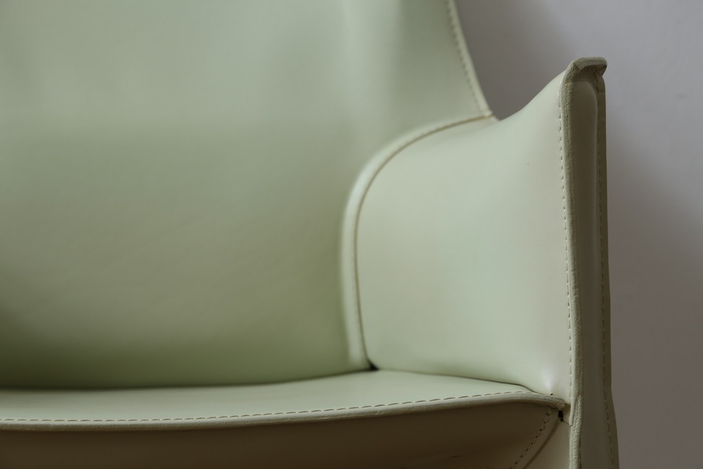 中古　Cassina(カッシーナ)　413　CAB(キャブ)　MARIO BELLINI(マリオベリーニ)　本革(レザー)　シンプルモダンな空間づくりに活躍するアームチェア(ダイニングチェア、椅子、イス)(定価約38万5千円)(R-073553)