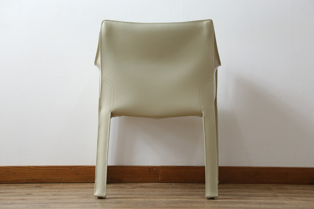 中古　Cassina(カッシーナ)　413　CAB(キャブ)　MARIO BELLINI(マリオベリーニ)　本革(レザー)　シンプルモダンな空間づくりに活躍するアームチェア(ダイニングチェア、椅子、イス)(定価約38万5千円)(R-073553)