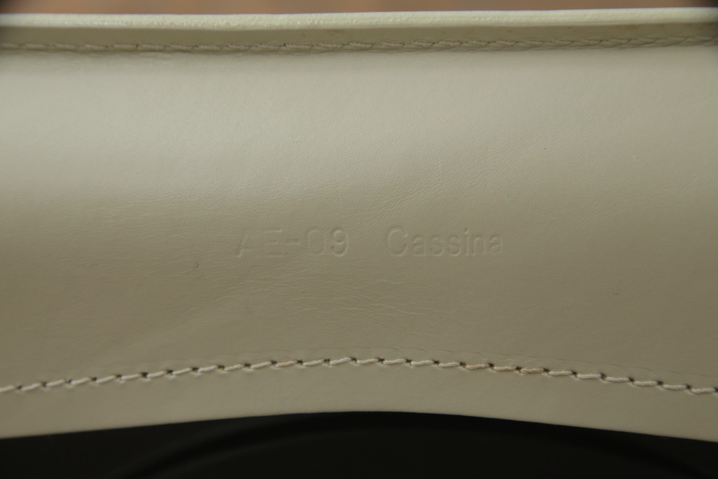 中古　Cassina(カッシーナ)　413　CAB(キャブ)　MARIO BELLINI(マリオベリーニ)　本革(レザー)　シンプルモダンな空間づくりに活躍するアームチェア(ダイニングチェア、椅子、イス)(定価約38万5千円)(R-073553)